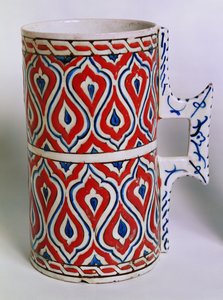 Tankard Iznikistä, Turkista, 1500-luvun lopulla (keramiikka)